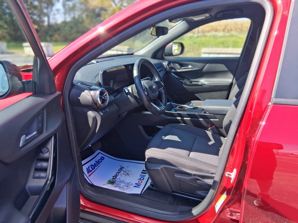 Used 2025 Chevrolet Equinox LT AWD/4WD image 22