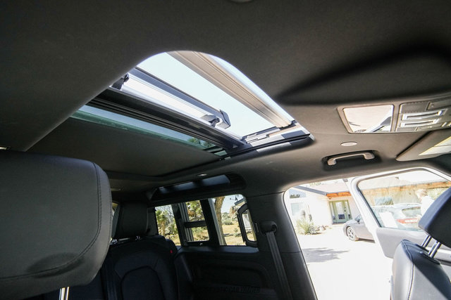 Used 2023 Land Rover Defender 90 X-Dynamic SE image 63