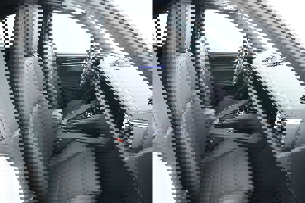 Used 2025 Porsche Macan Electric w/ Premium Package image 26