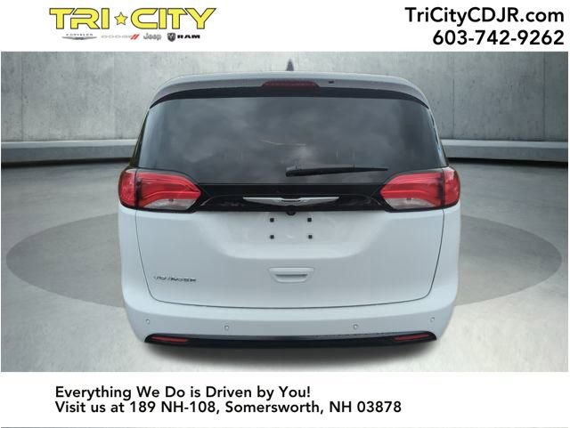 New 2026 Chrysler Voyager LX image 4
