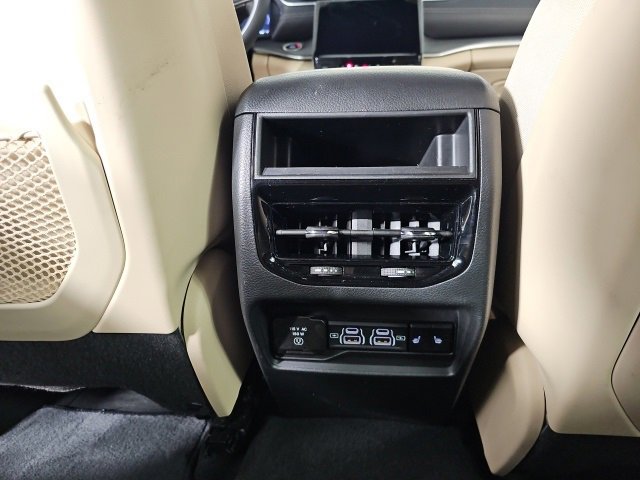 Certified 2024 Jeep Grand Cherokee Limited w/ Luxury Tech Group II image 14