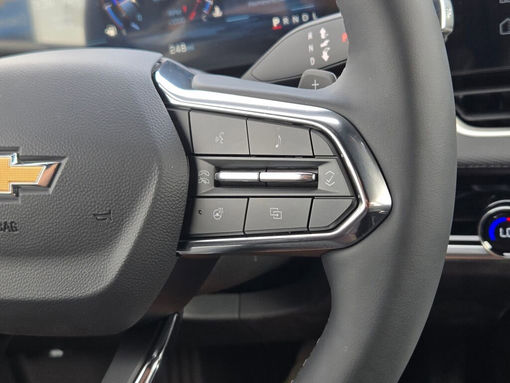 New 2026 Chevrolet Equinox LT w/ Convenience Package II FWD image 32