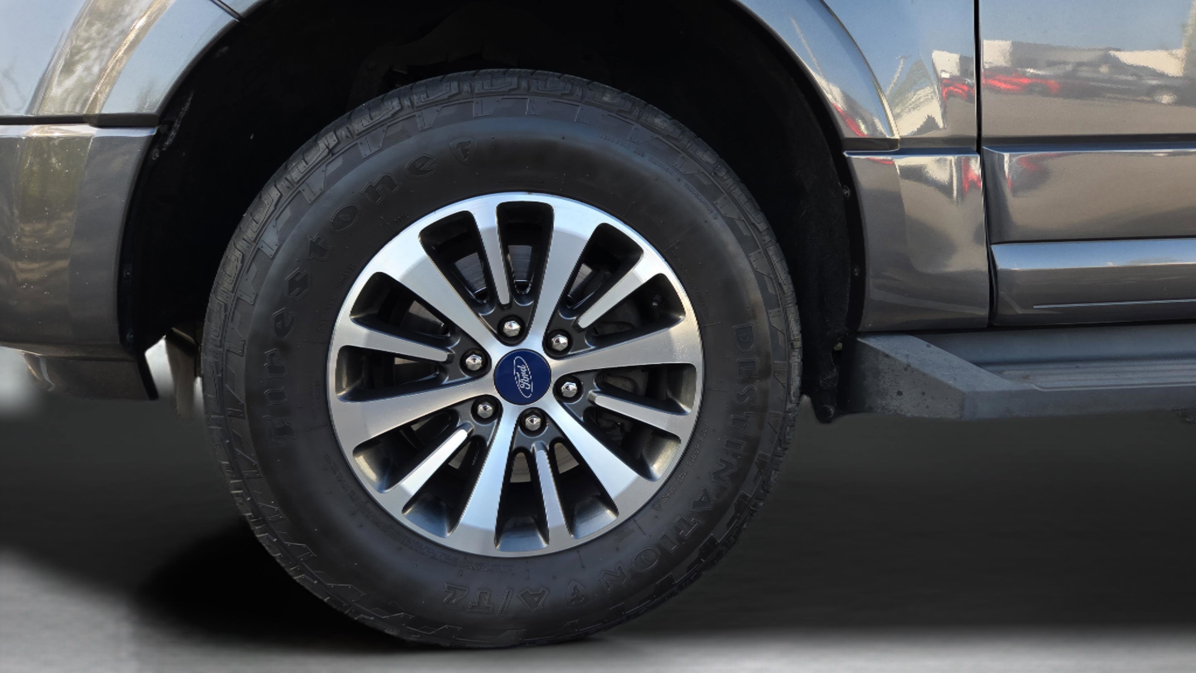 Used 2015 Ford Expedition XLT w/ Equipment Group 202A image 9