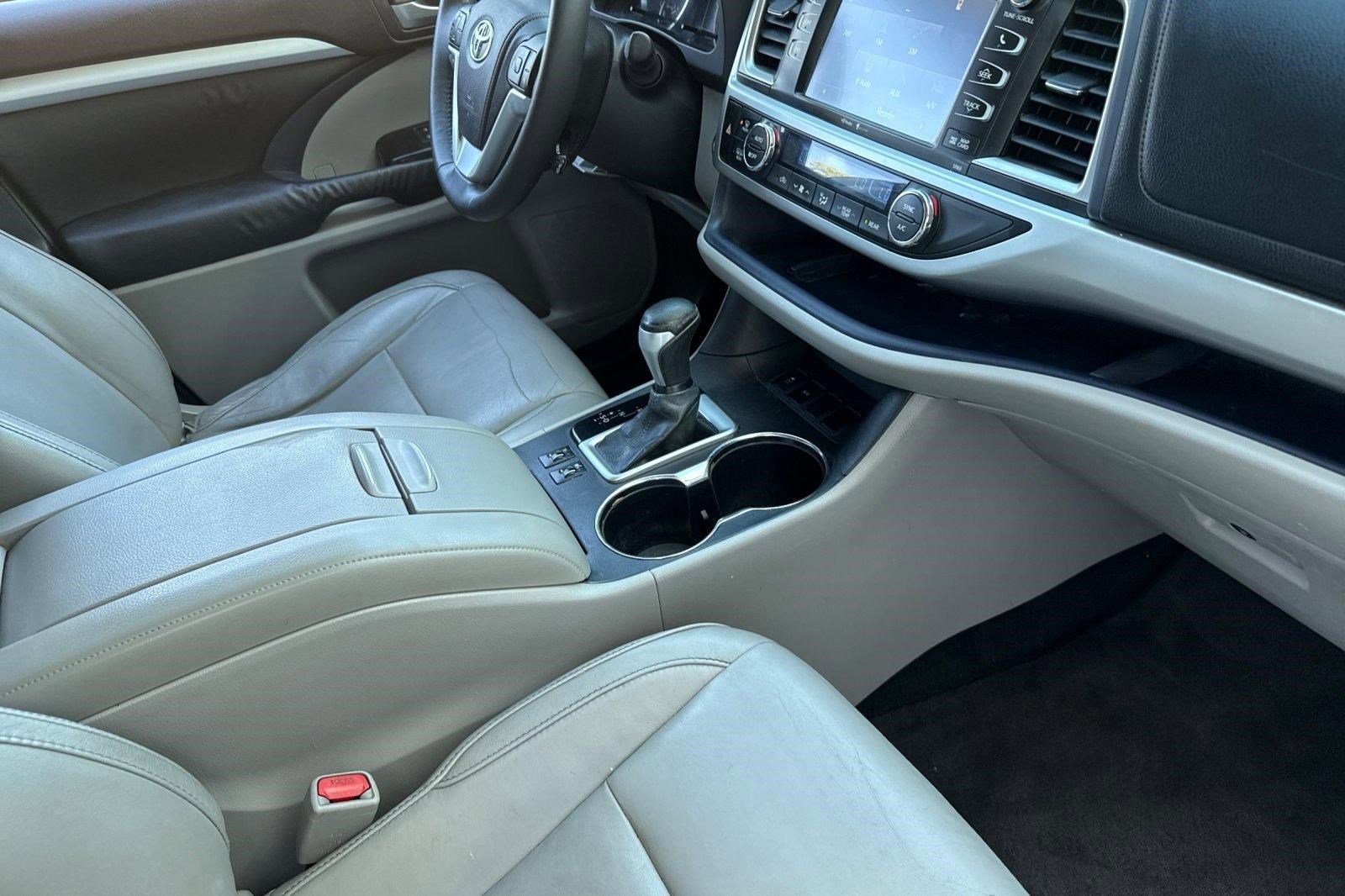 Used 2015 Toyota Highlander XLE image 31