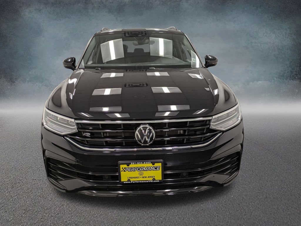 Used 2023 Volkswagen Tiguan SE R-Line AWD/4WD image 2