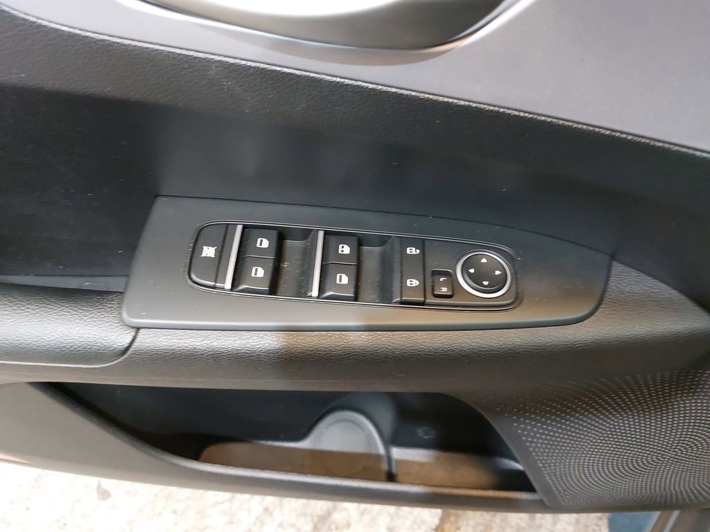 Used 2022 Kia Forte LXS FWD image 29