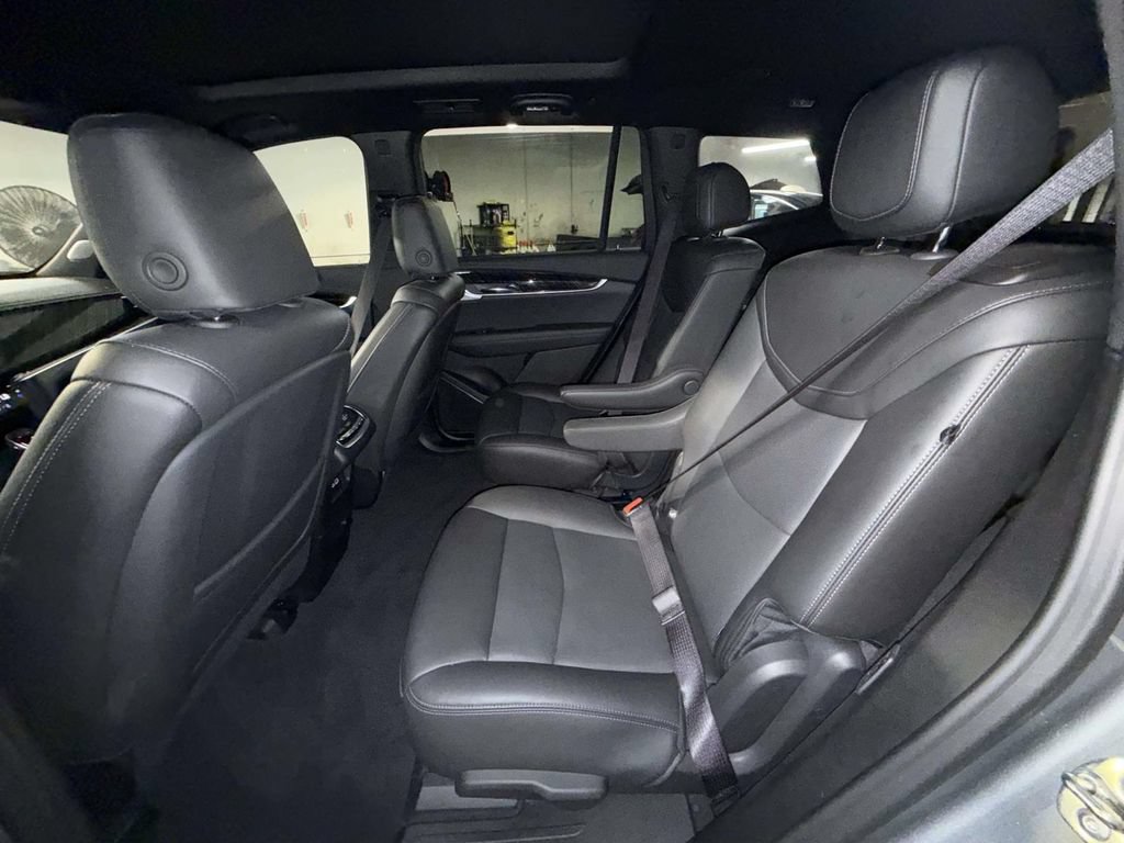 Used 2025 Cadillac XT6 Premium Luxury AWD/4WD image 21