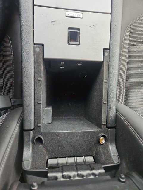 Used 2015 Ford Taurus SEL image 26