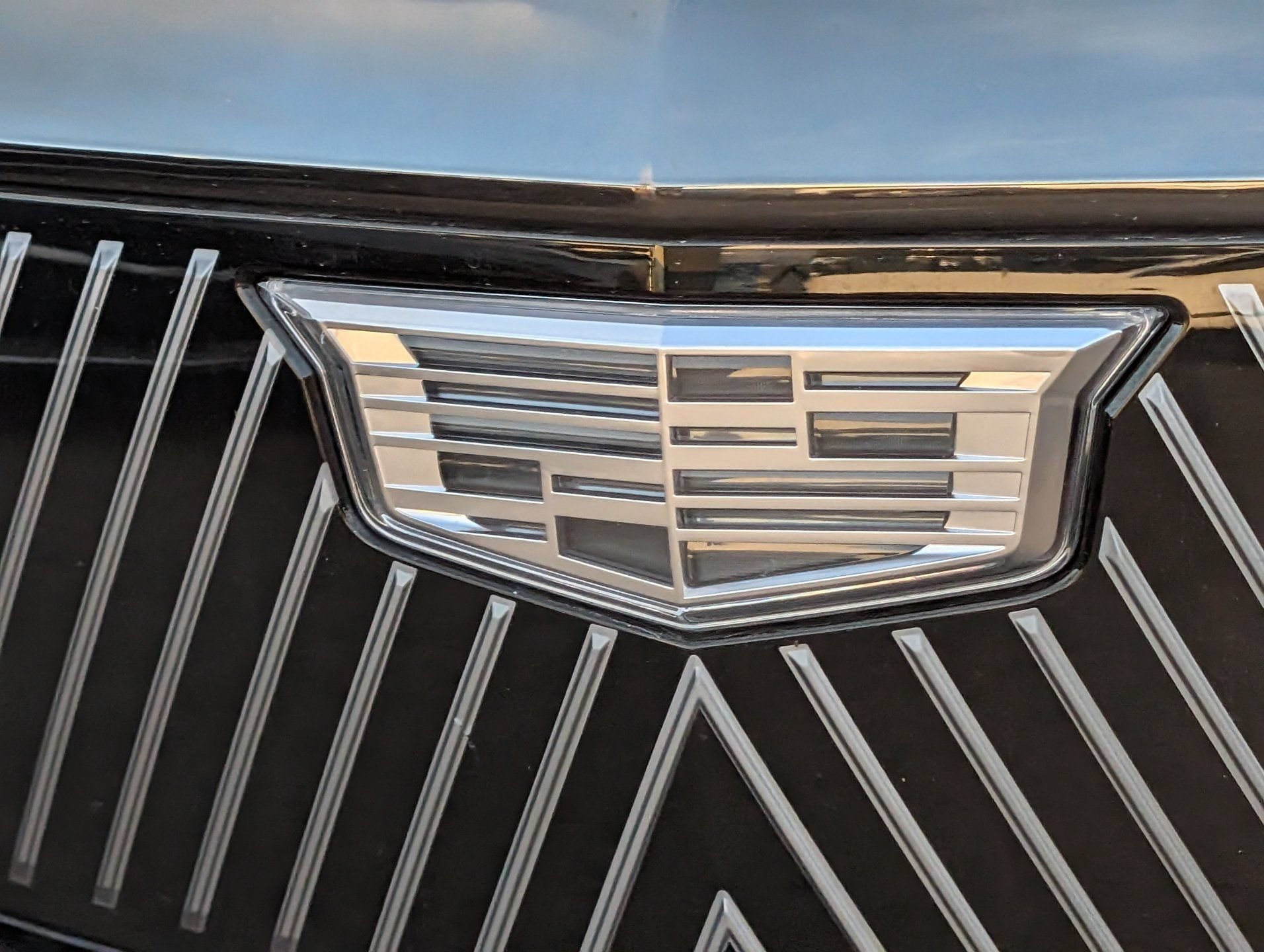 Used 2025 Cadillac Escalade IQ Sport 2 AWD/4WD image 2