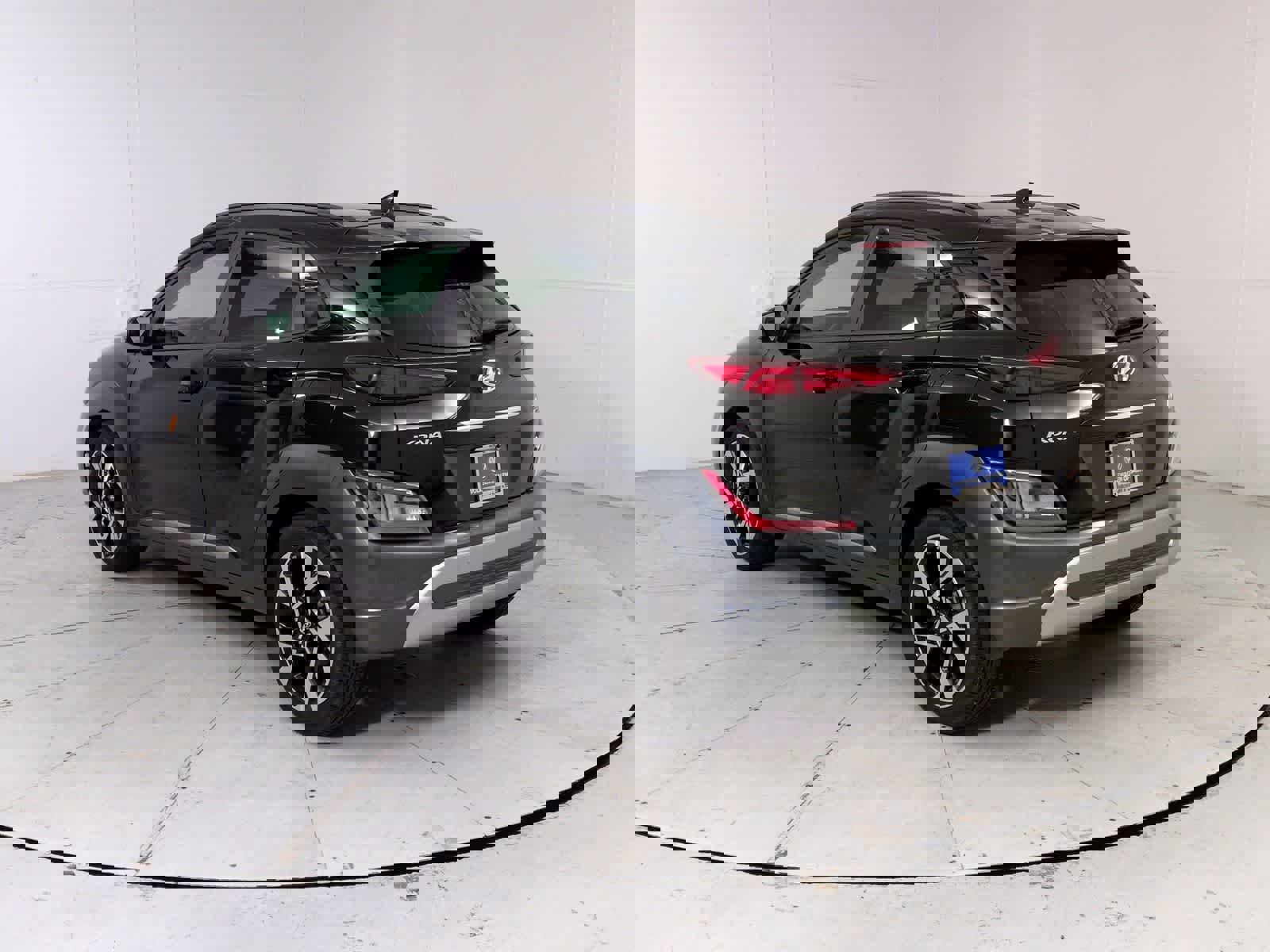 Used 2022 Hyundai Kona Limited w/ Cargo Package image 4