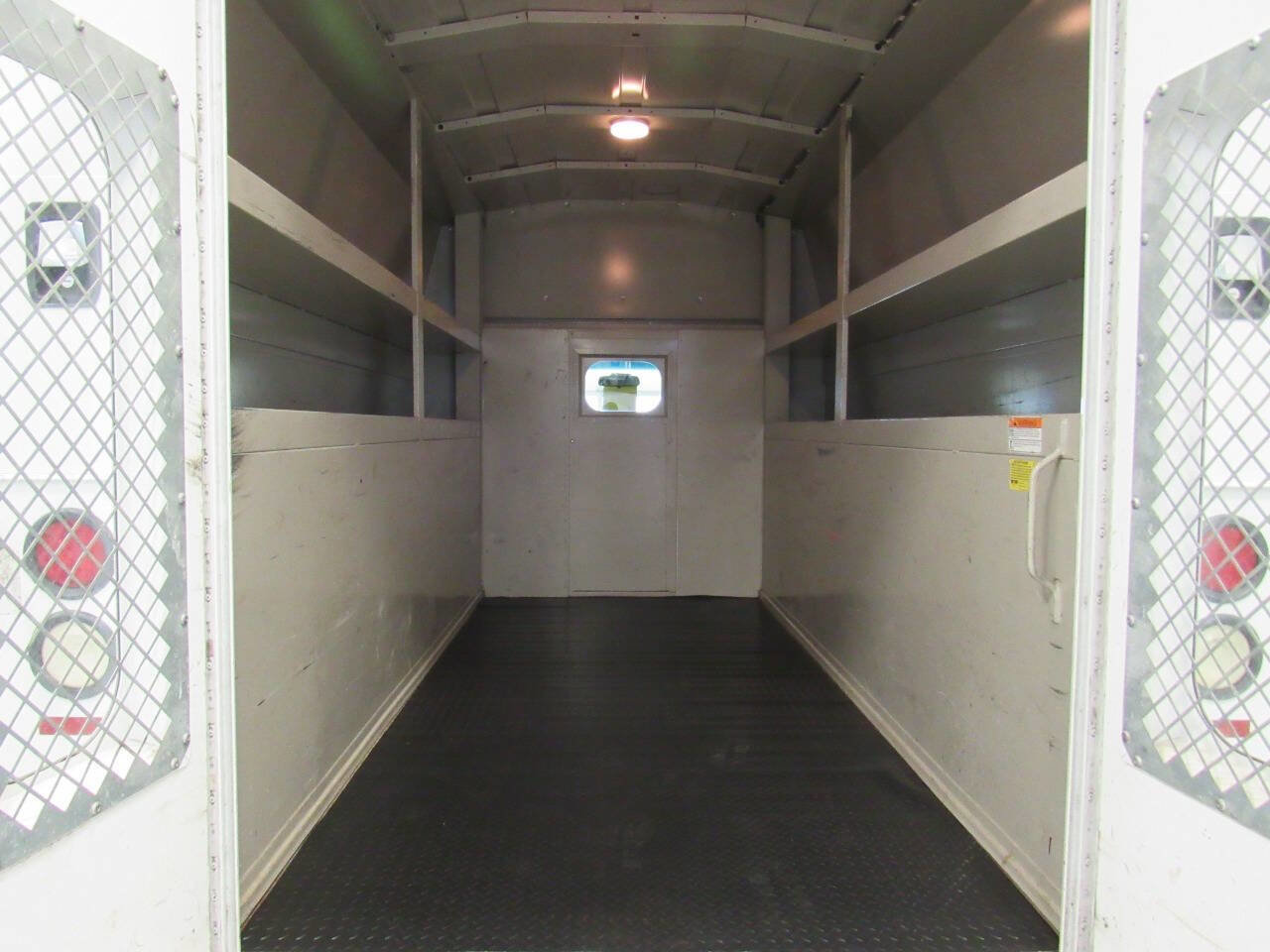 Used 2015 Ford E-350 and Econoline 350 Super Duty image 11