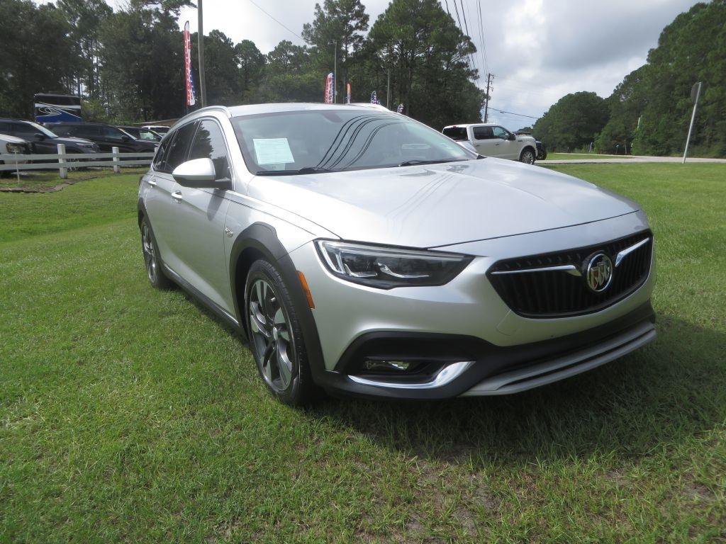 Used 2018 Buick Regal Essence w/ Driver Confidence Package #1 AWD/4WD image 4