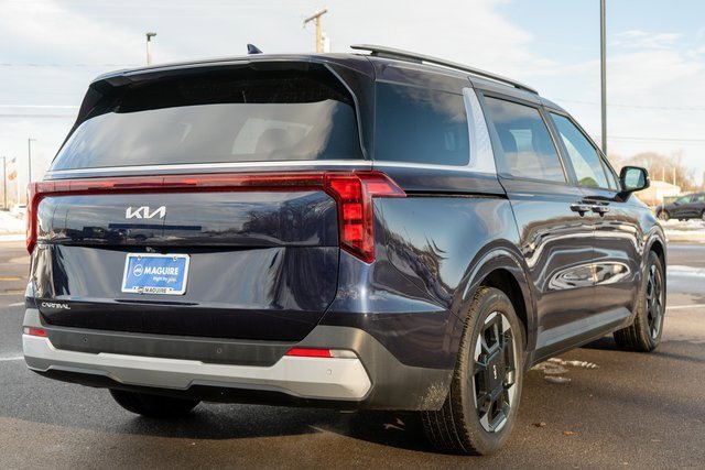 Used 2025 Kia Carnival EX image 6