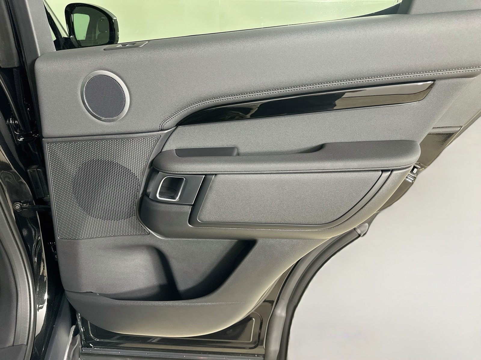 New 2026 Land Rover Discovery S AWD/4WD image 40