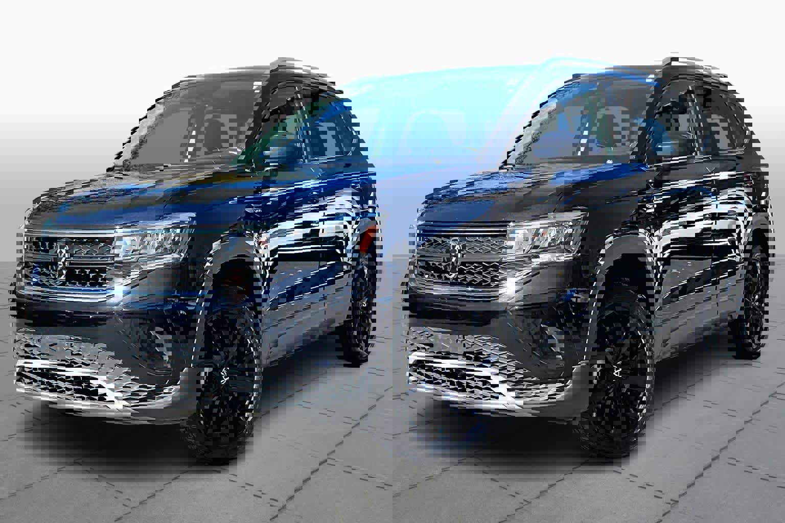 Used 2023 Volkswagen Taos SE w/ Panoramic Sunroof Package image 1