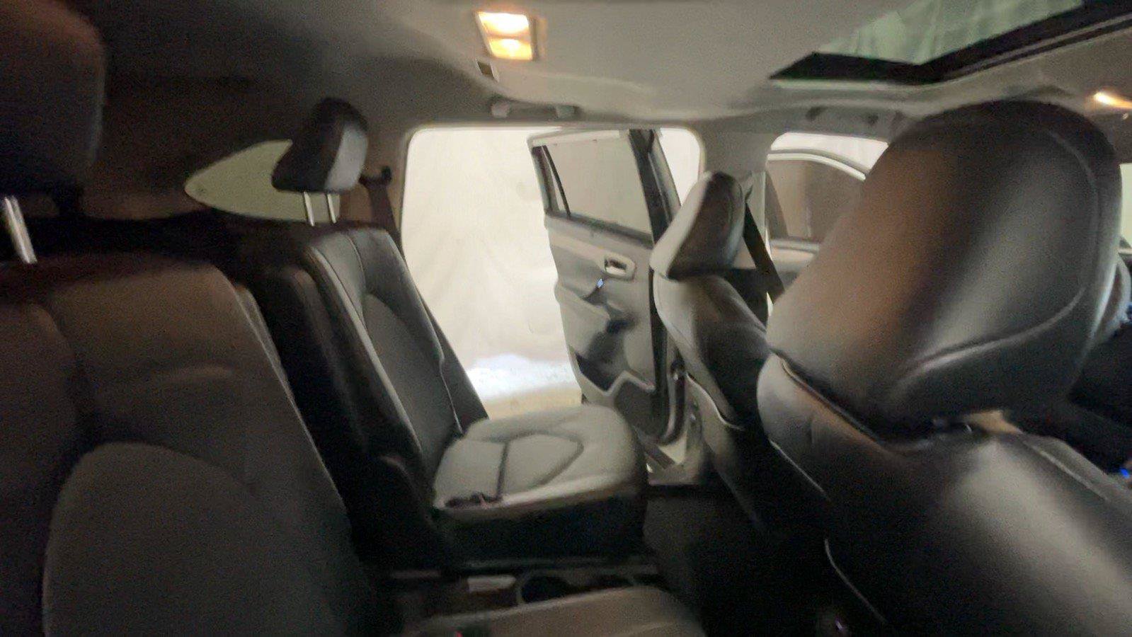 Used 2024 Toyota Highlander Limited AWD/4WD image 23
