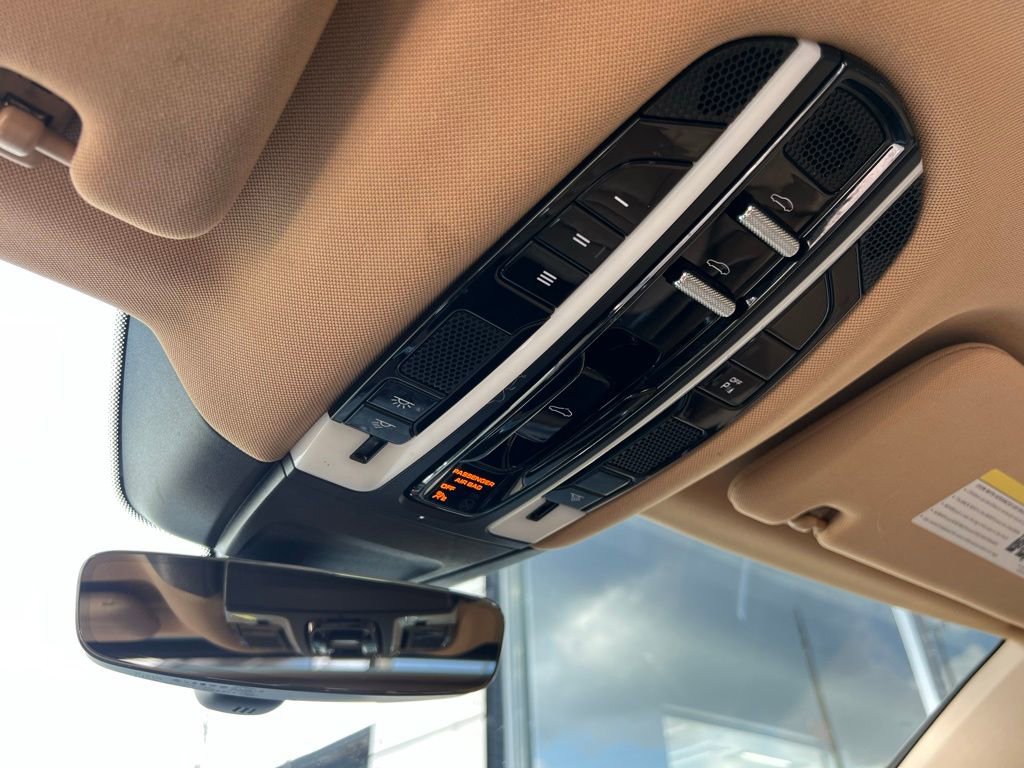 Used 2018 Porsche Panamera 4 image 48