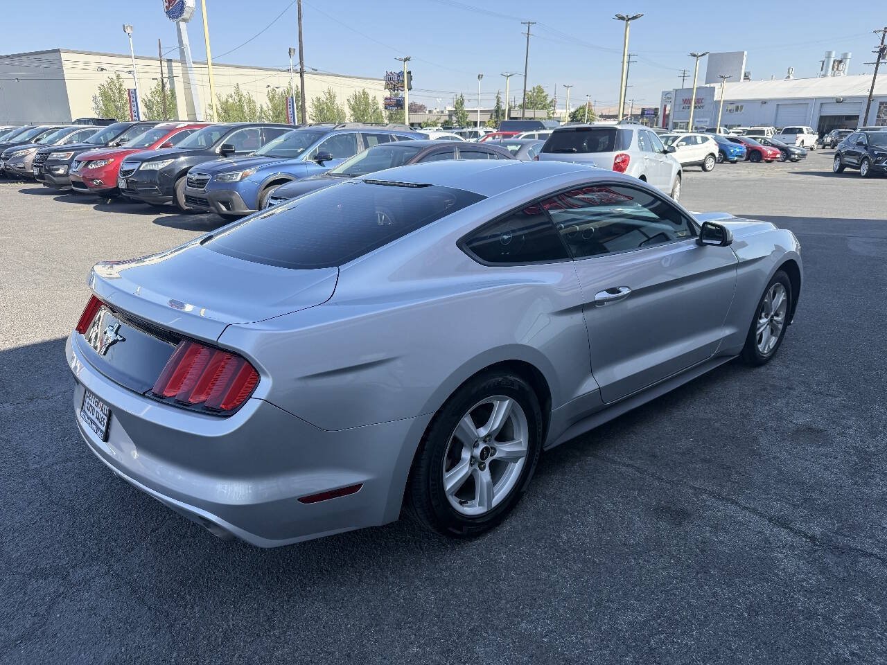 Used 2016 Ford Mustang Coupe RWD image 3