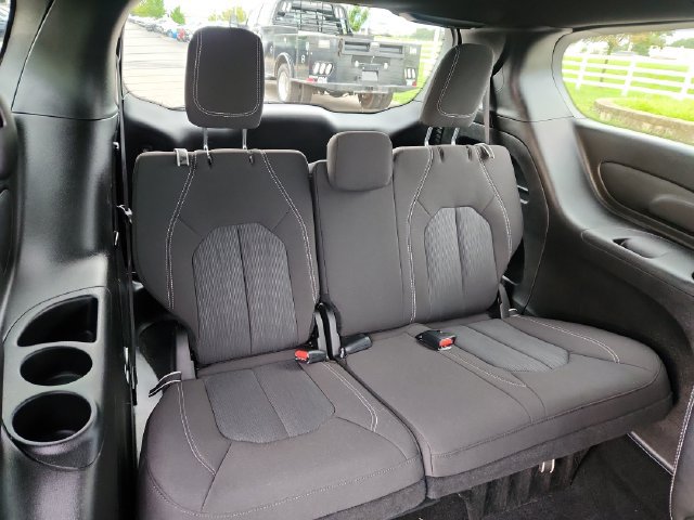Used 2024 Chrysler Pacifica Touring FWD image 31