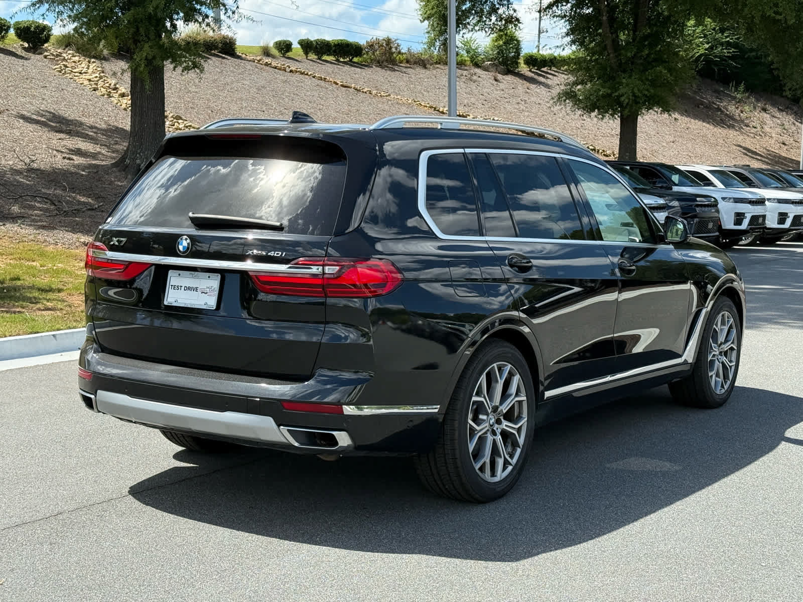 Used 2022 BMW X7 xDrive40i w/ Premium Package AWD/4WD image 5