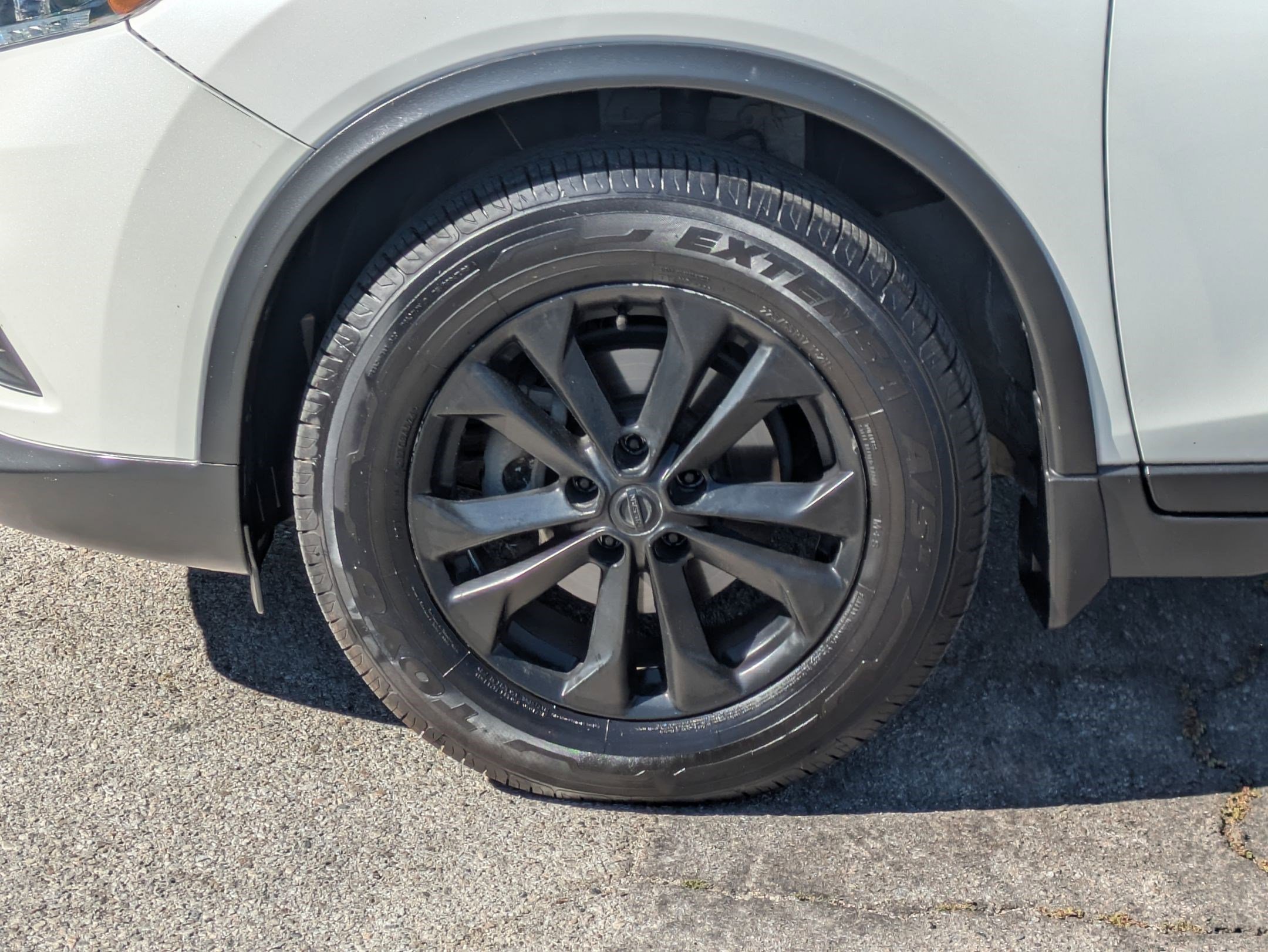 Used 2016 Nissan Rogue SV w/ SV Premium Package image 9