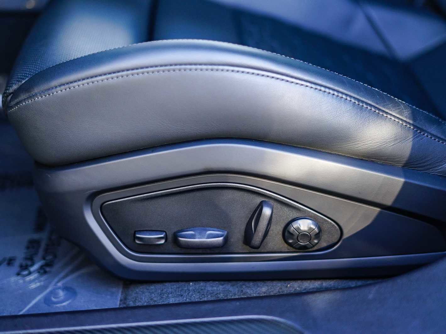 Used 2024 Audi RS e-tron GT w/ Carbon Performance Package image 24