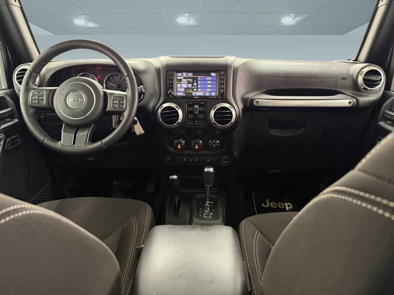 Used 2018 Jeep Wrangler Unlimited Rubicon w/ Connectivity Group AWD/4WD image 12