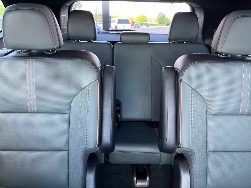 Used 2025 GMC Acadia AT4 AWD/4WD image 21