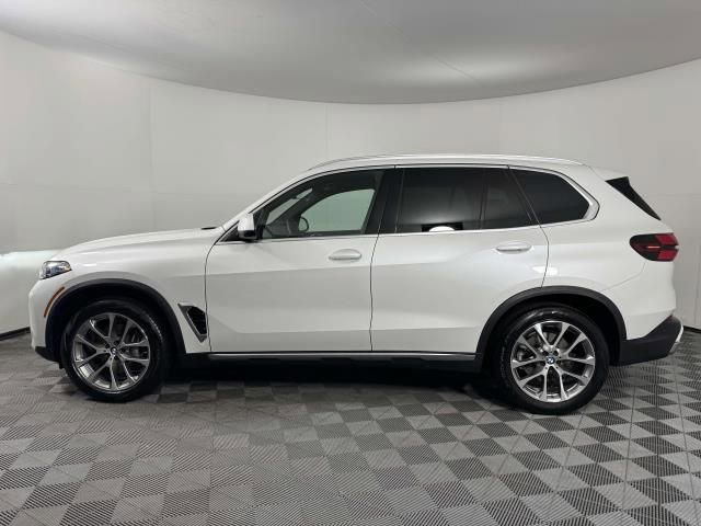 Used 2025 BMW X5 xDrive40i w/ Climate Comfort Package image 11