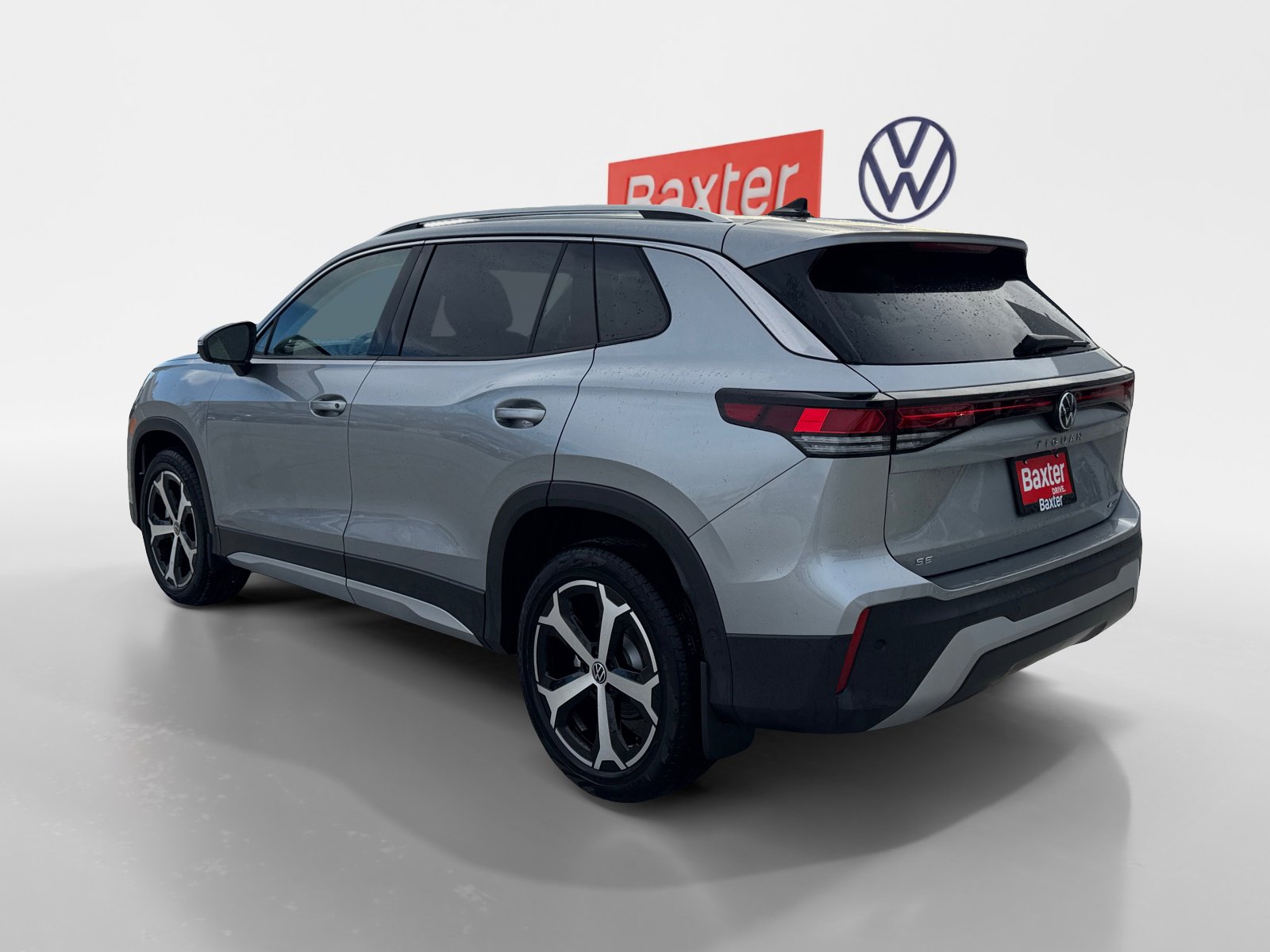 New 2025 Volkswagen Tiguan SE image 9