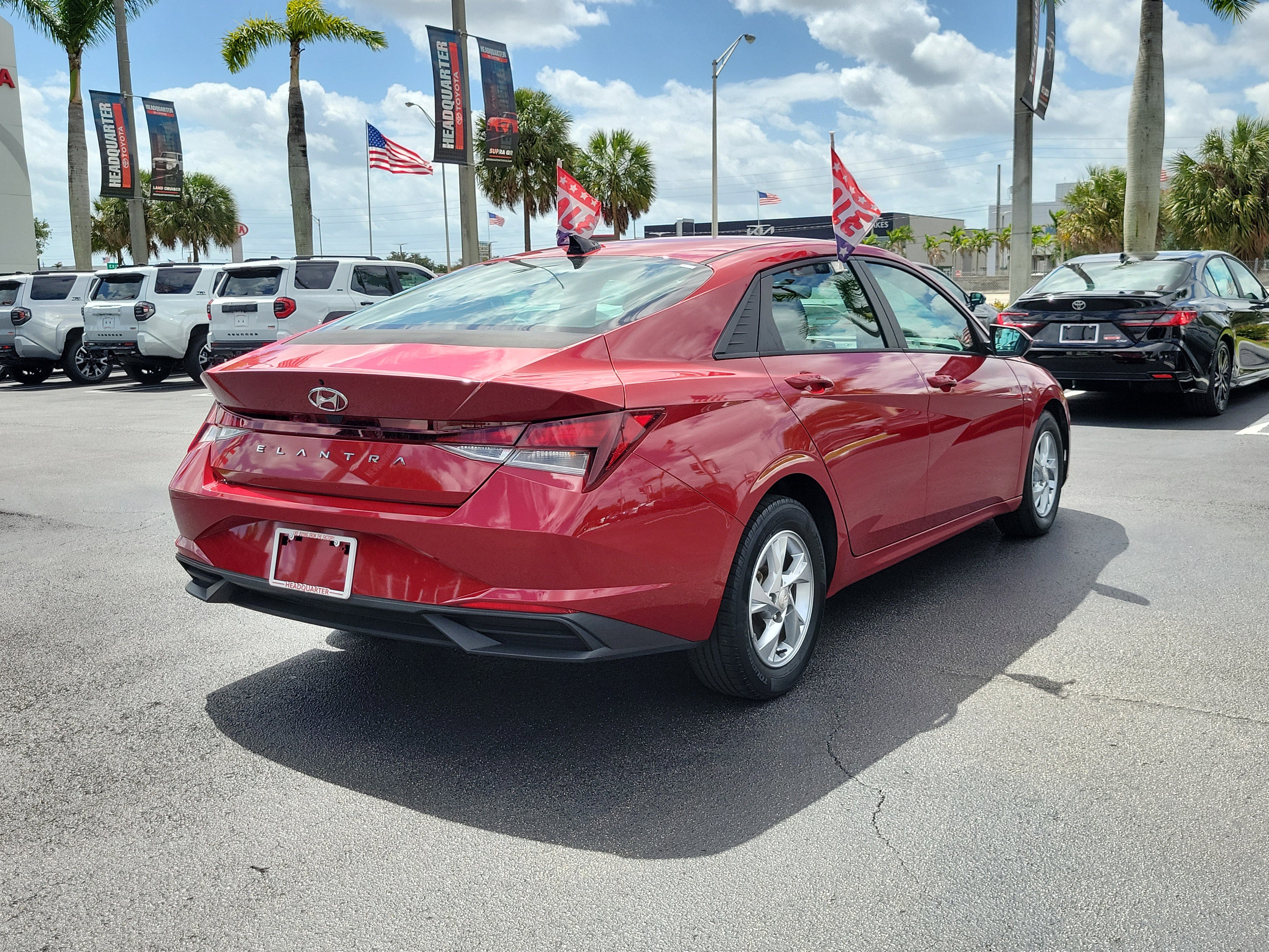 Used 2021 Hyundai Elantra SE w/ Cargo Package FWD image 11