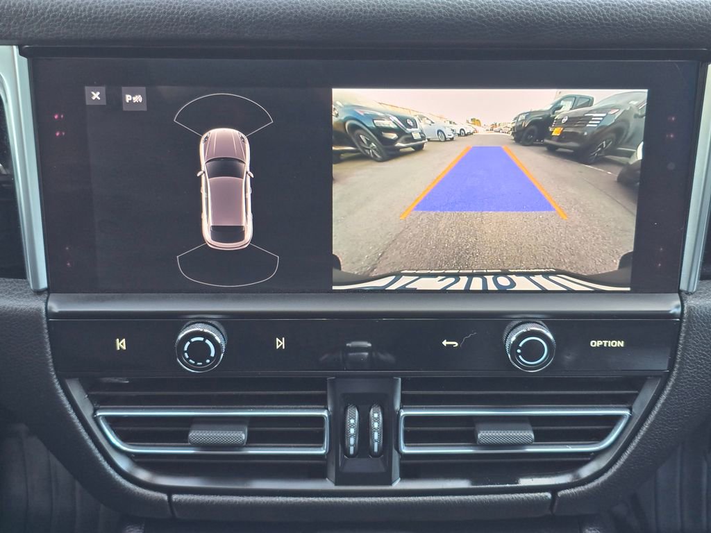 Used 2023 Porsche Macan image 7