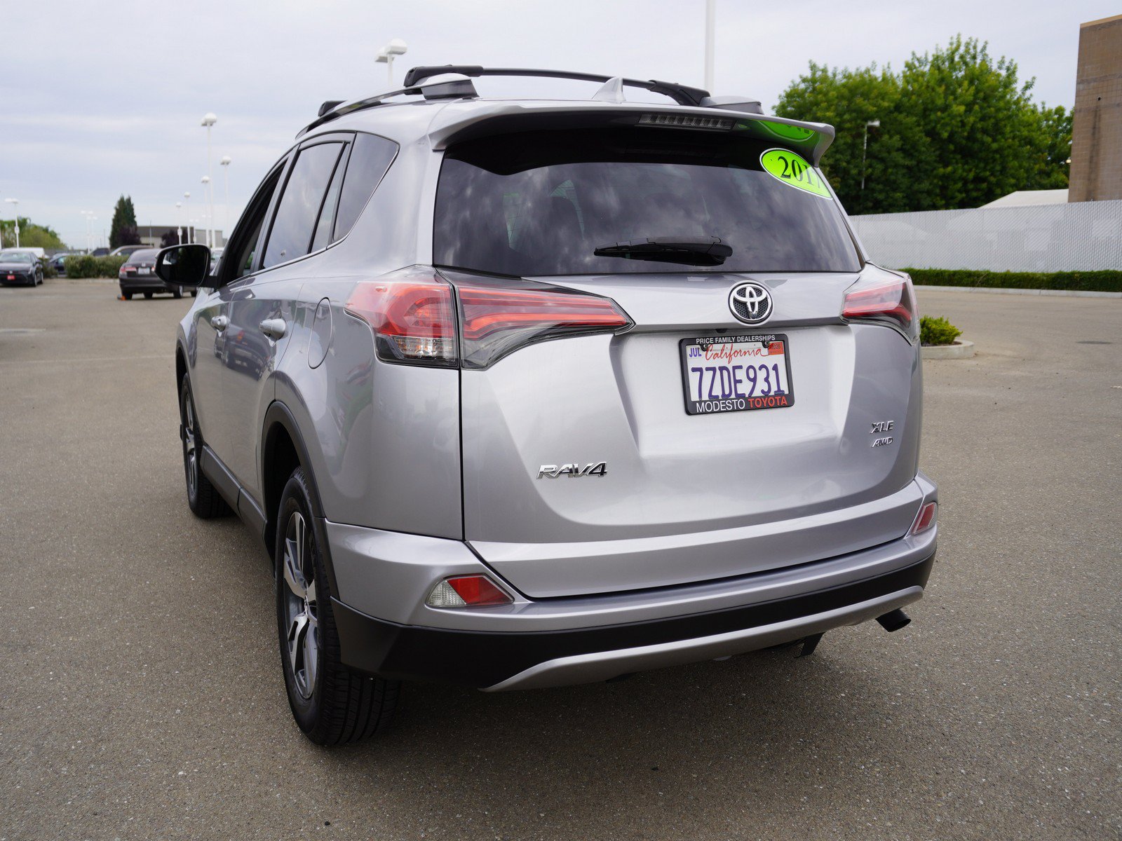 Used 2017 Toyota RAV4 XLE w/ Plus Special Value Package AWD/4WD image 8