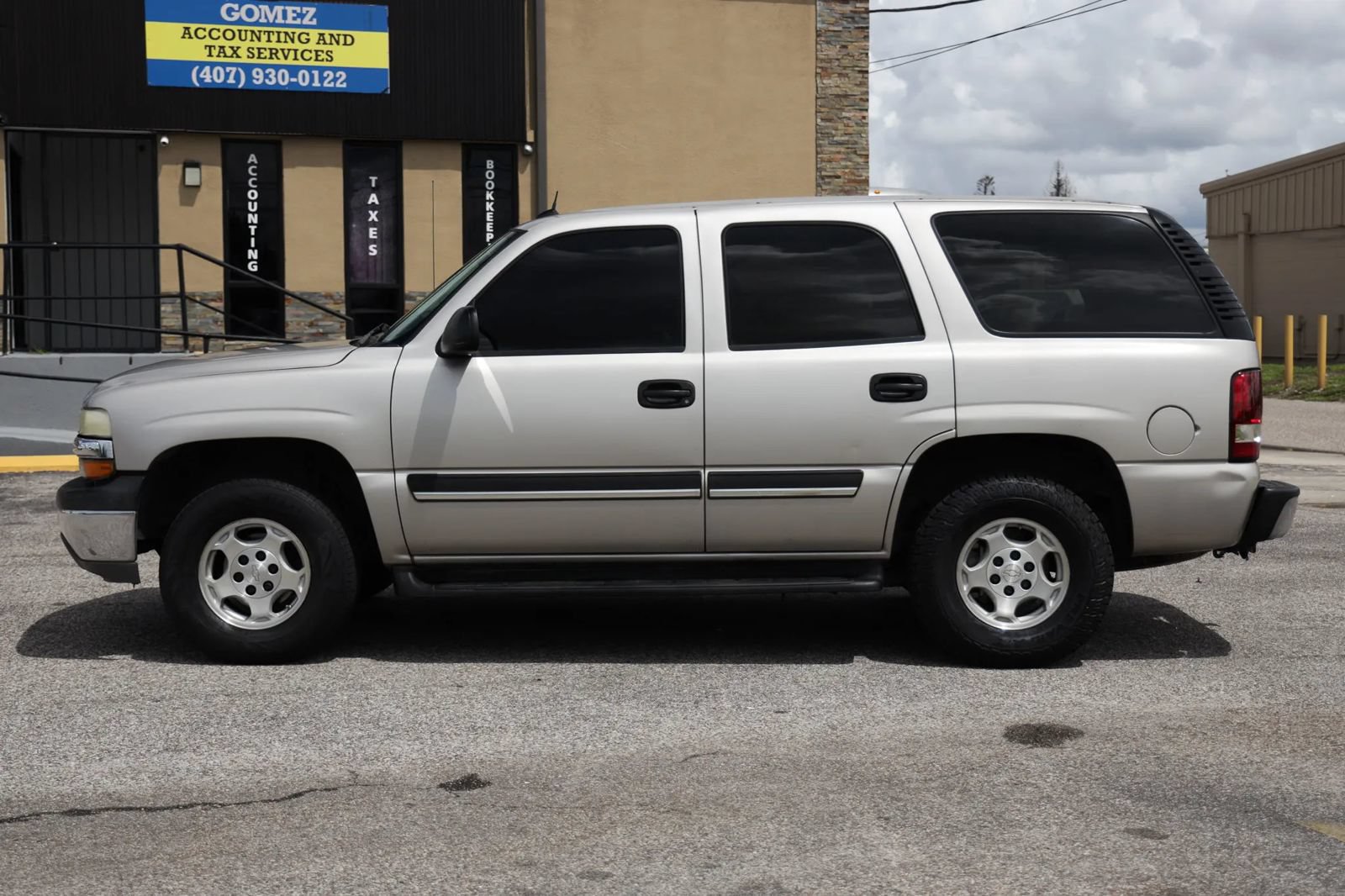 Used 2005 Chevrolet Tahoe LS w/ Preferred Equipment Group RWD image 2