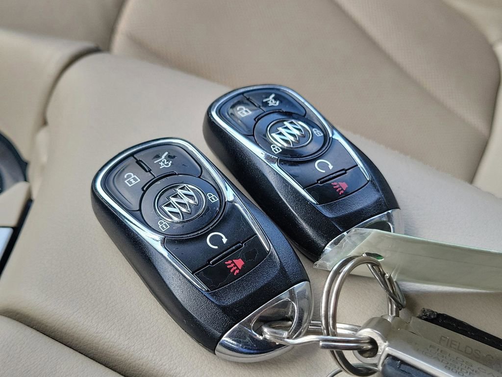 Used 2018 Buick Envision Essence FWD image 37