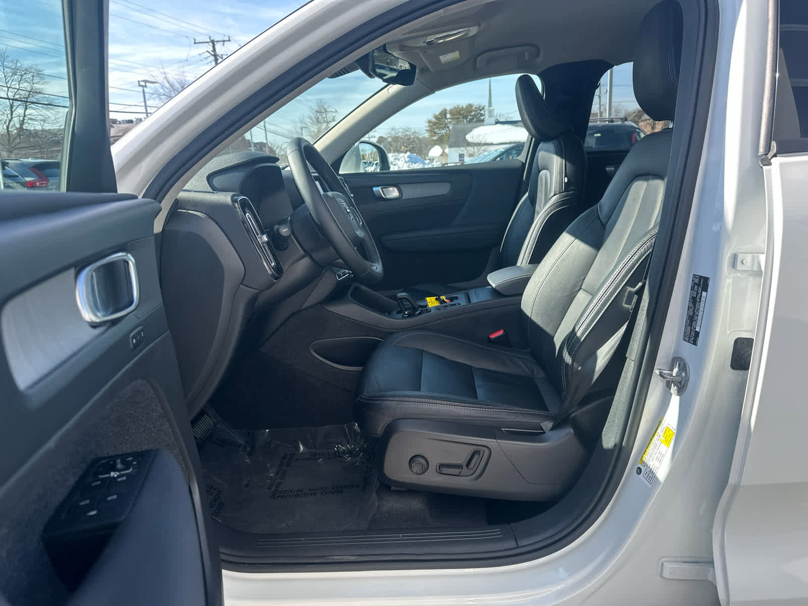 Certified 2023 Volvo XC40 B5 Core w/ Convenience Package image 18