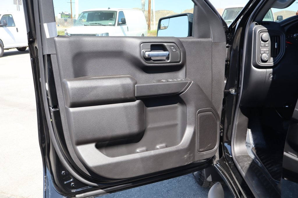 New 2026 Chevrolet Silverado 1500 Custom w/ Turbomax Blackout Package AWD/4WD image 18