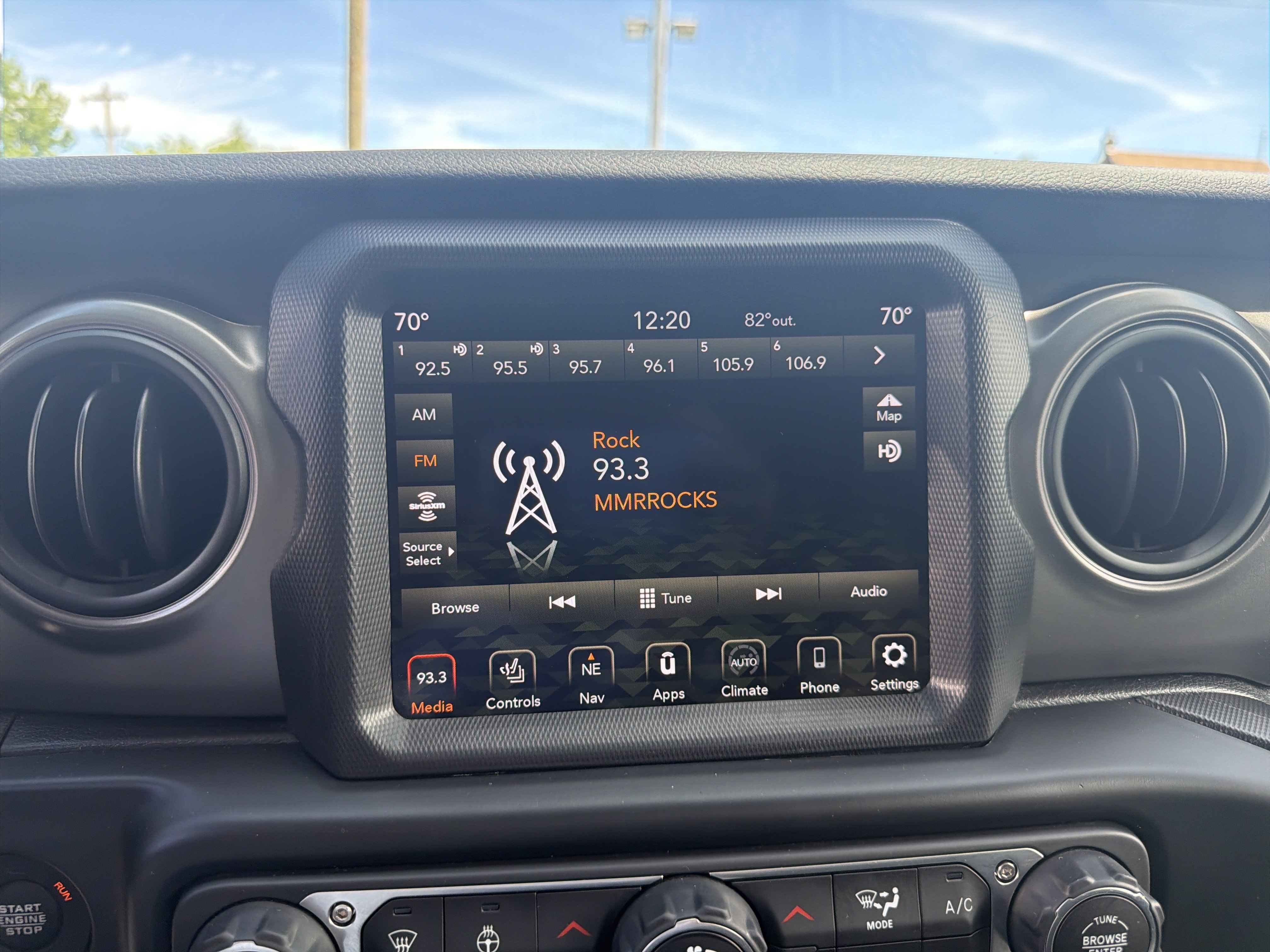 Used 2022 Jeep Wrangler Unlimited Willys AWD/4WD image 21