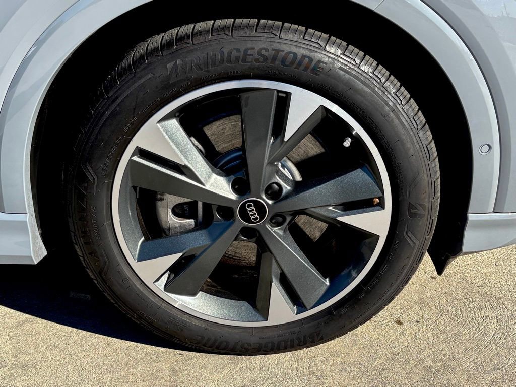 Used 2024 Audi Q4 e-tron Premium Plus w/ Premium Plus image 32