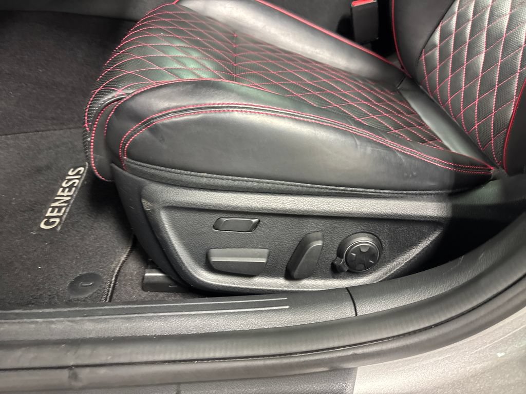 Used 2022 Genesis G70 3.3T RWD image 25