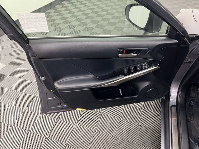 Used 2017 Lexus IS 200t RWD image 9