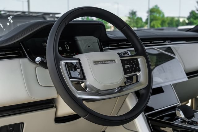 New 2026 Land Rover Range Rover Long Wheelbase SE AWD/4WD image 18