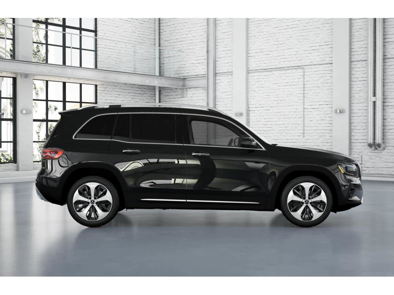 Used 2026 Mercedes-Benz GLB 250 4MATIC image 2
