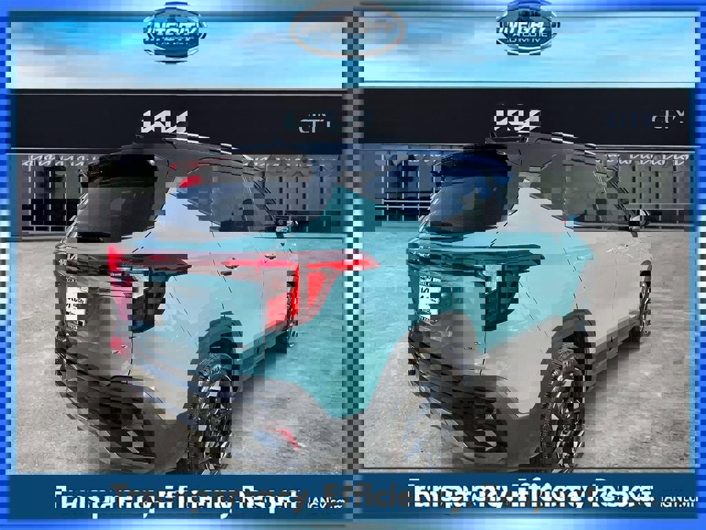 Certified 2025 Kia Seltos S AWD/4WD image 4