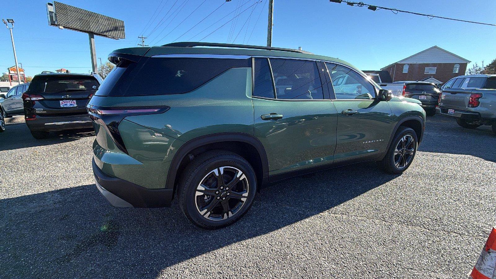 New 2027 Chevrolet Traverse LT w/ Driver Confidence Package FWD image 9