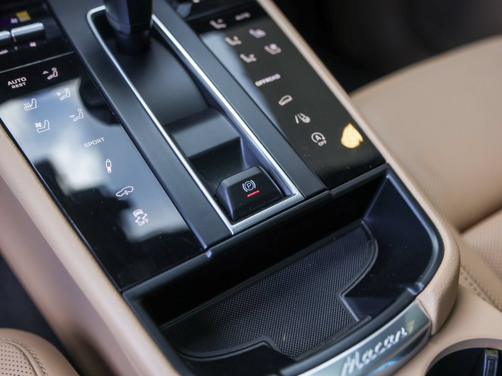 Certified 2026 Porsche Macan AWD/4WD image 64