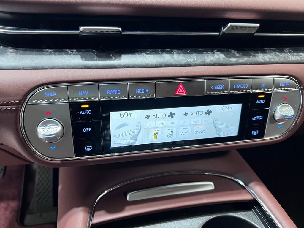 Used 2025 Genesis G90 3.5T image 33