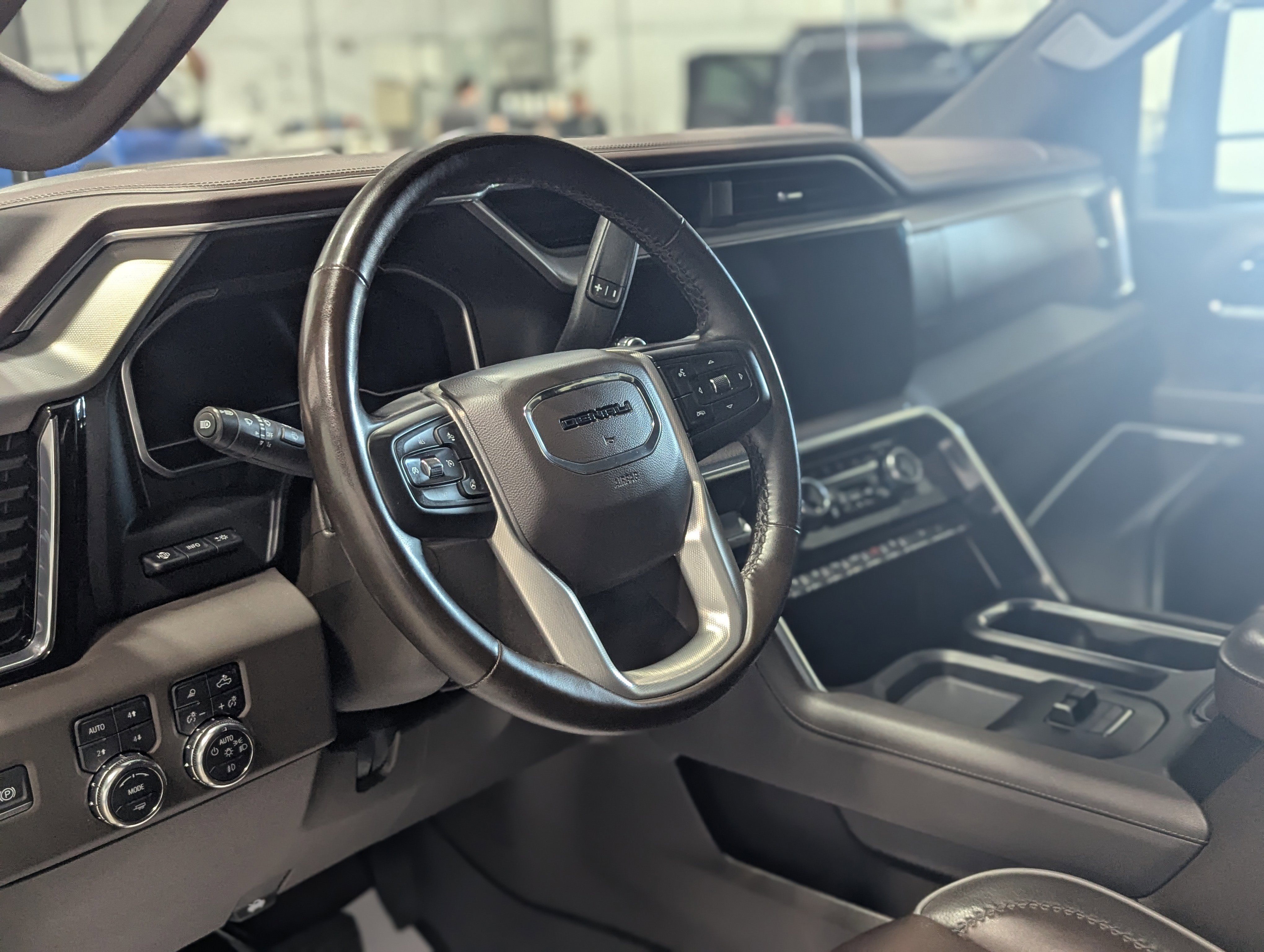 Used 2024 GMC Sierra 3500 Denali w/ Denali Reserve Package image 13