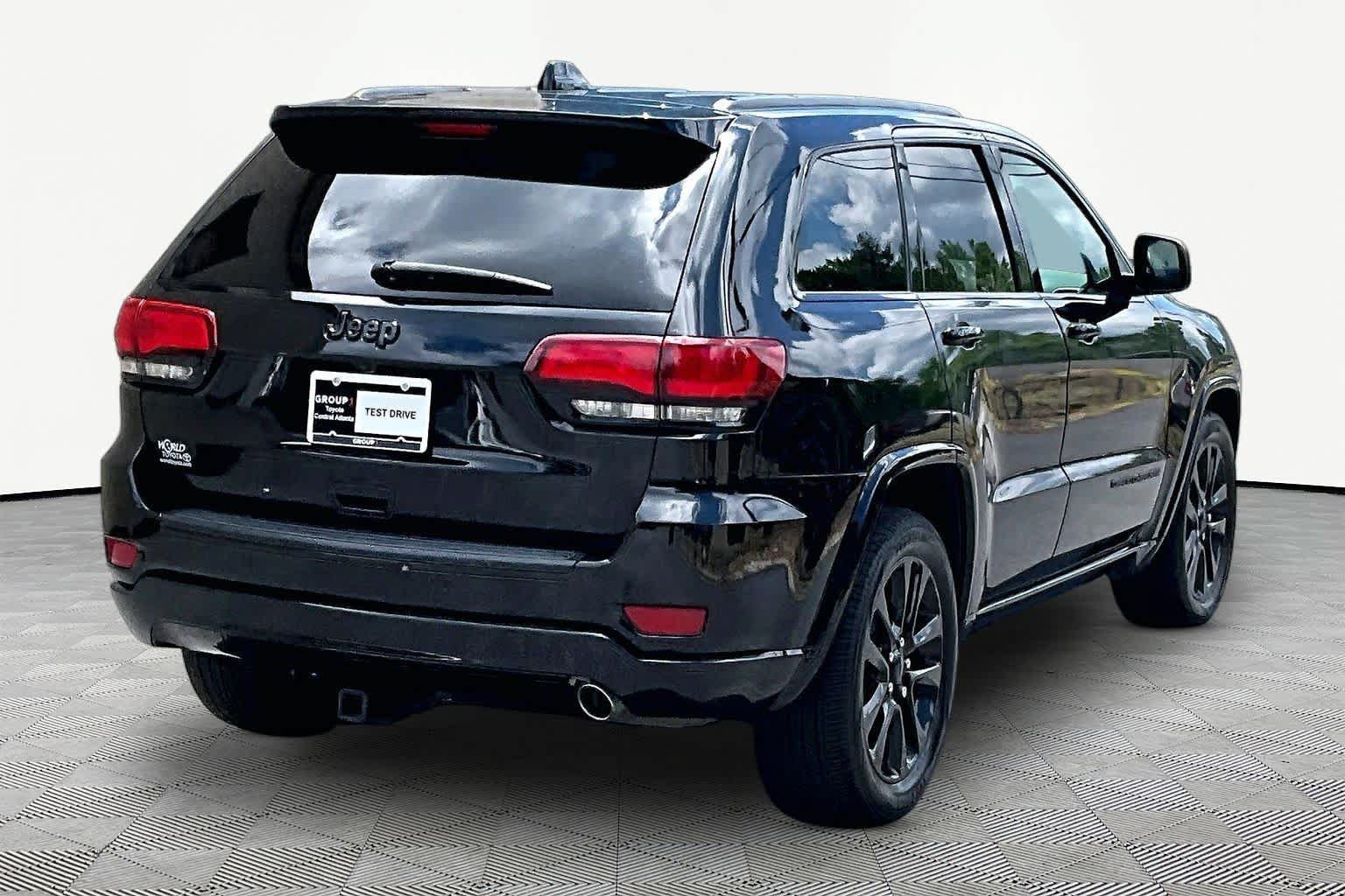 Used 2018 Jeep Grand Cherokee Altitude RWD image 13