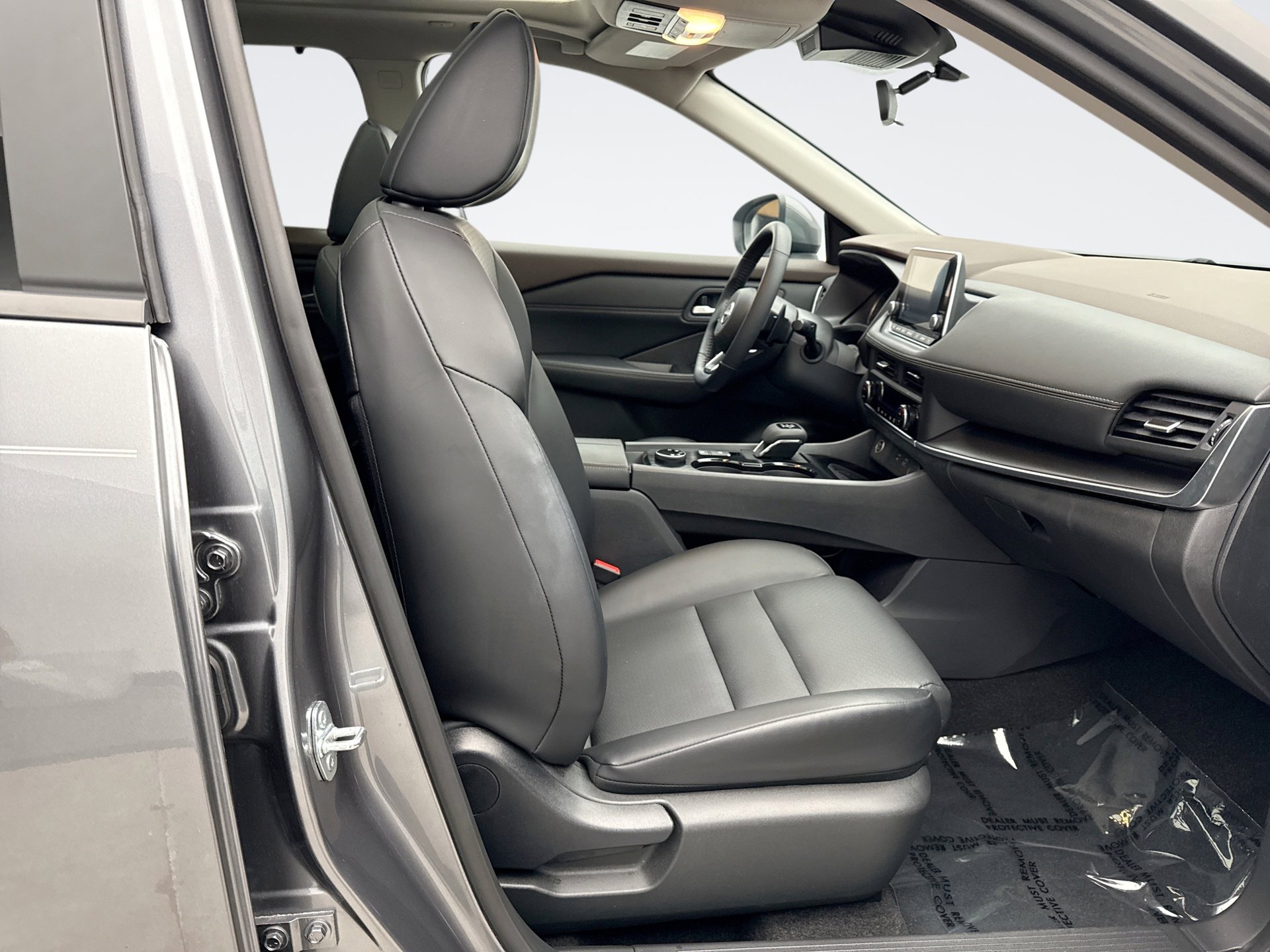 Used 2023 Nissan Rogue SV w/ SV Premium B Package image 16